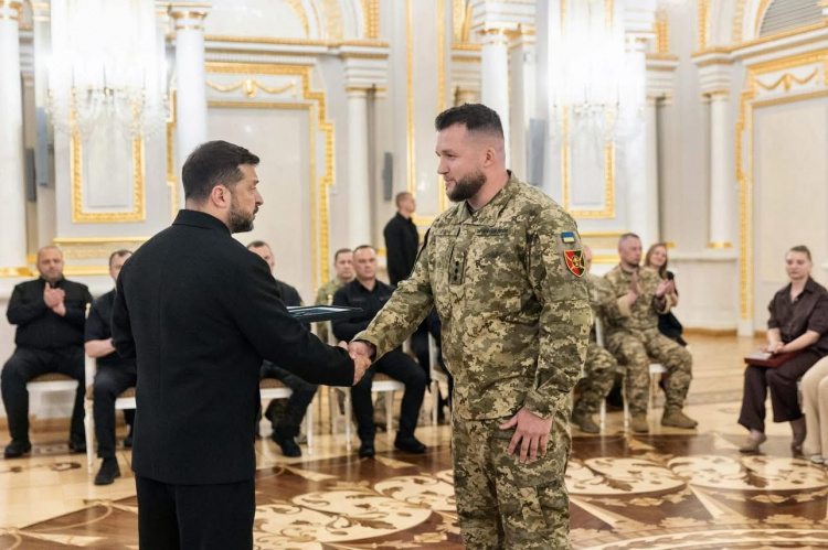 За бойовий шлях і командування: командира Rugby Team 129 ОВМБр Євгенія Дудку нагородили Хрестом бойових заслуг