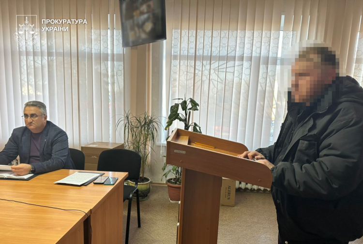 Розбещував неповнолітню через соцмережі: на Дніпропетровщині чоловіку повідомили про підозру