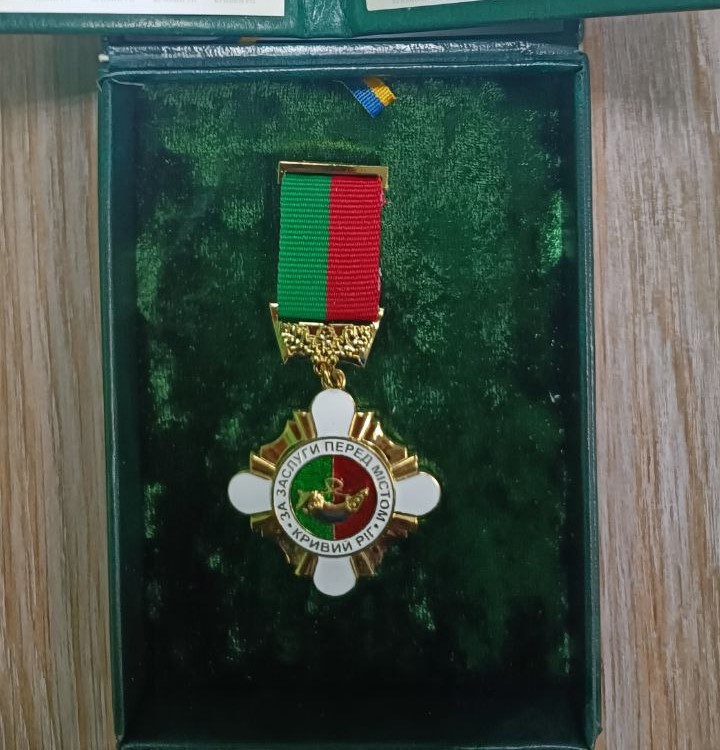 Криворізький депутат та боєць ТрО отримав Нагрудний знак «За заслуги перед містом»
