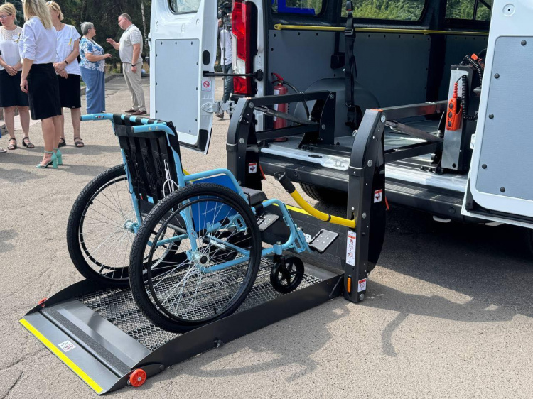 «Соціальне таксі» у Кривому Розі - фото виконкому Довгинцівської райради