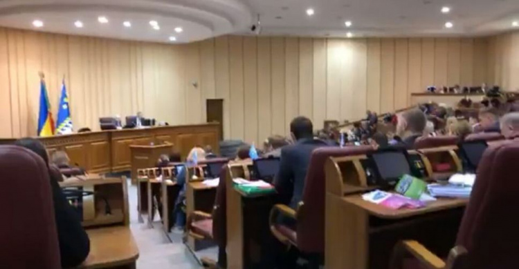 В Кривом Роге началась сессия горсовета: в зале 57 депутатов