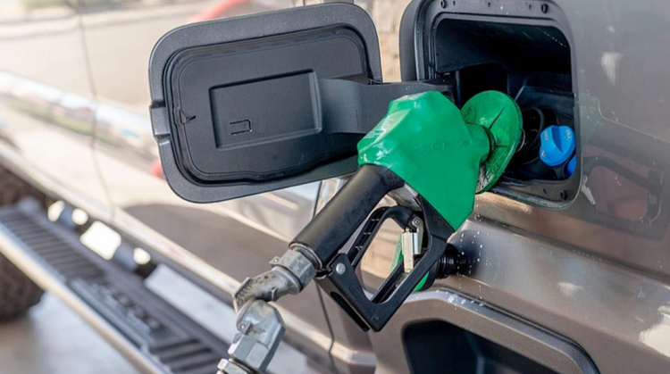 Заправка авто - фото ілюстративне з відкритих джерел