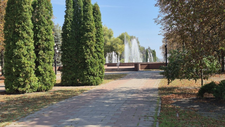 Парки, фонтани та нові будівництва почекають: Кабмін обмежує видатки через нестачу коштів