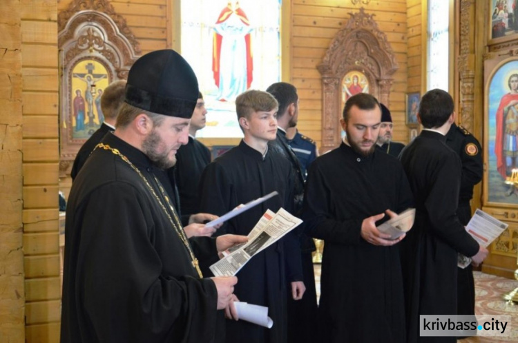 Перед предстоящими праздниками спасатели ГСЧС провели инструктаж для священнослужителей (ФОТО)