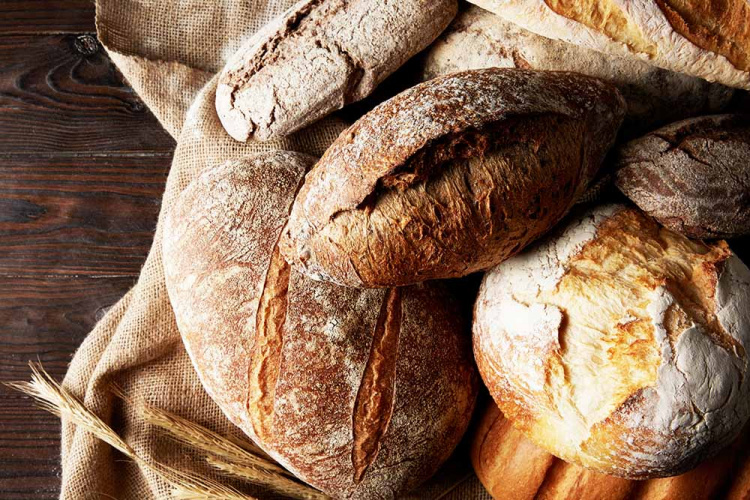 Що заборонено робити з хлібом, аби не накликати біду: прикмети