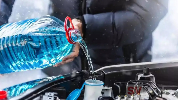 Зимовий омивач скла своїми руками: лайфхак для водіїв - фото з відкритих джерел