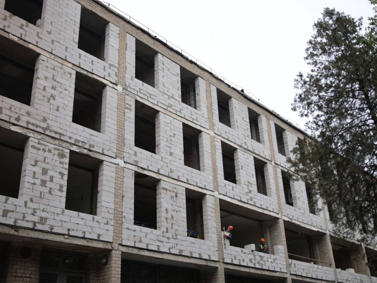 Реконструкція будівлі під житло для ВПО - фото управління преси виконкому Криворізької міськради