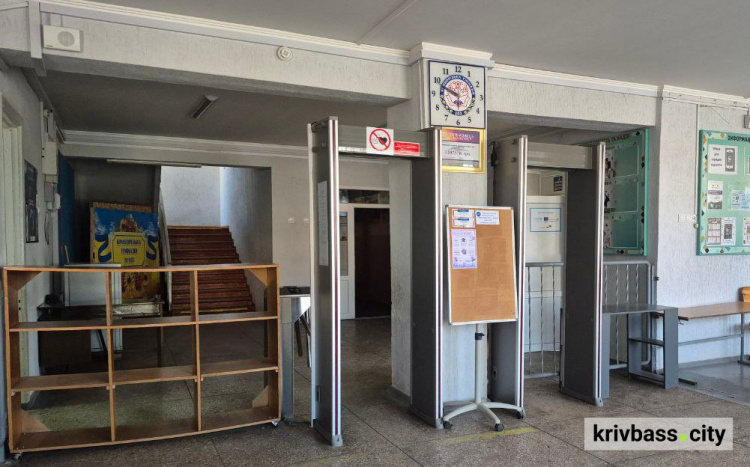 Металодетектор у школі Кривого Рогу