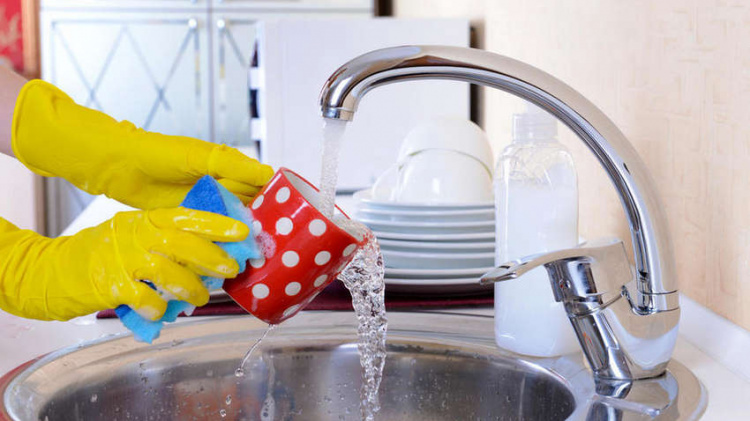 Чим можна замінити засіб для миття посуду: корисні поради