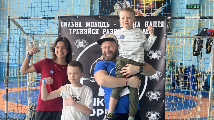 "Сильна молодь — здорова нація": у Кривому Розі провели весняну атестацію з воркауту