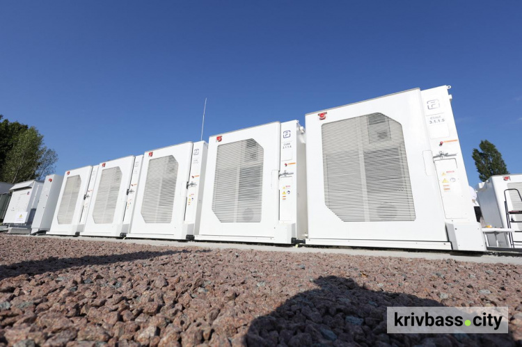 Історична подія: ДТЕК і Fluence запустили найбільший генератор в Україні