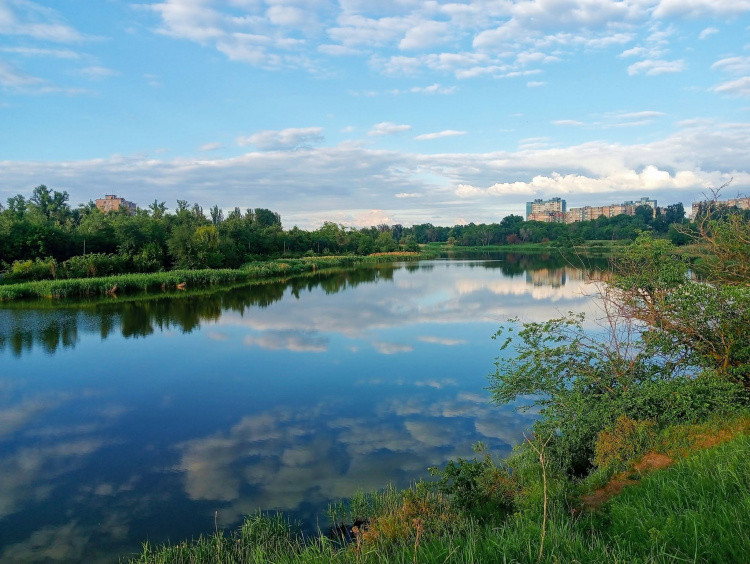 нижня течія річки Саксагань проходить не відкритим руслом, а під землею