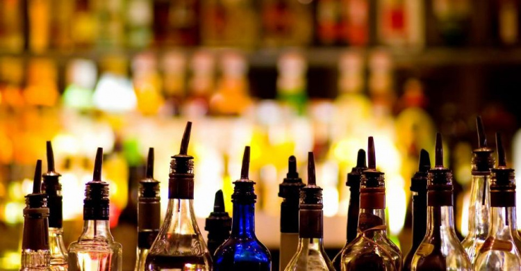 Українці стали набагато частіше купувати міцний алкоголь - статистика