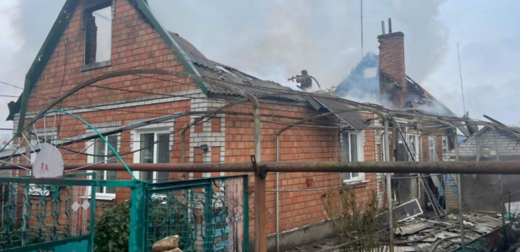 Наслідки обстрілів - фото пресслужби Дніпропетровської ОВА