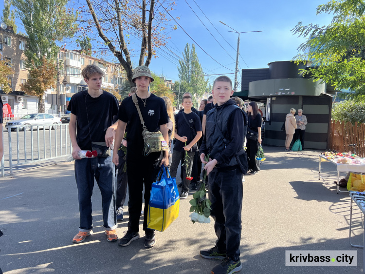 Живий коридор на честь полеглого захисника Данила Настича: як криворіжці прощалися з «Рижим»