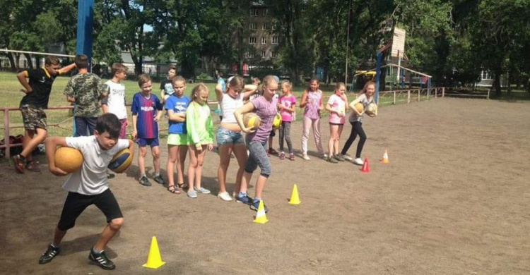 Летние каникулы спортивно и весело: в Кривом Роге прошли соревнования среди учеников школ (ФОТО)