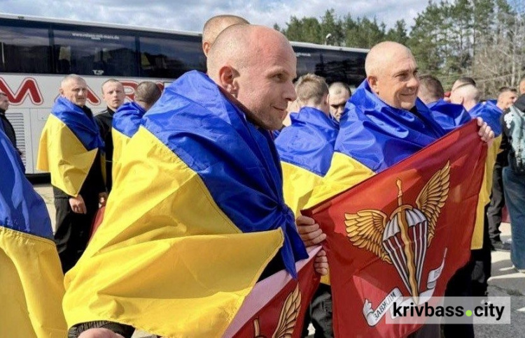 Нарешті на рідній землі: під час обміну 24 квітня додому повернулися 22 захисники з Дніпропетровщини