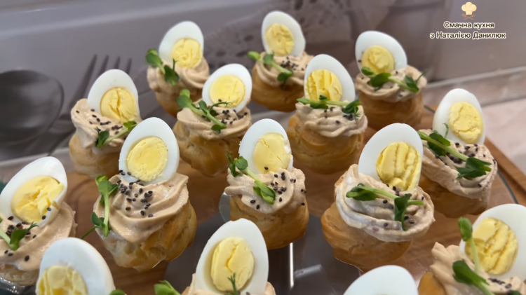 Як приготувати солоні еклери з печінкою тріски вдома - фото скріншот з відео