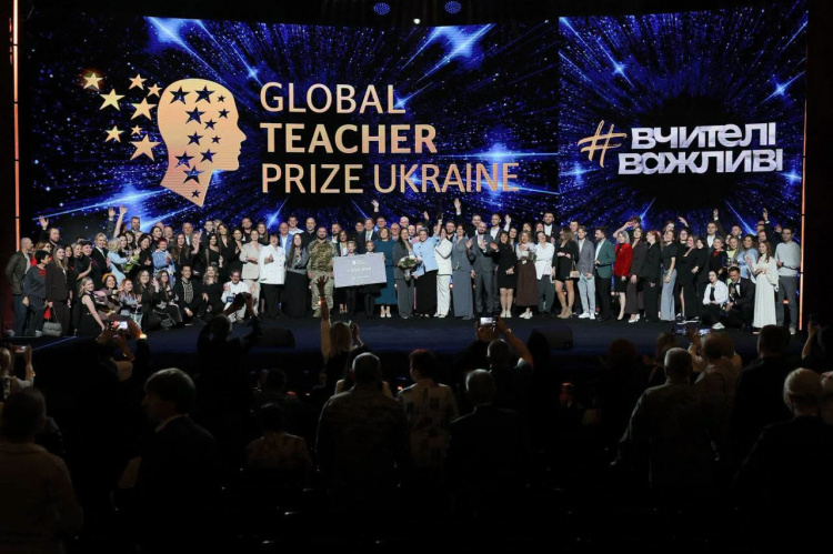 Найкращих педагогів України відзначили престижною премією: серед лауреатів - учитель із Кам’янського