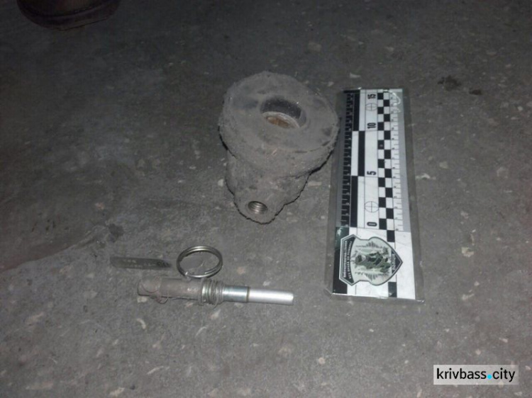 В Кривом Роге под автомобилем обнаружили гранату без чеки (ФОТО+ВИДЕО)