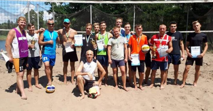 В Кривом Роге прошёл турнир по волейболу, приуроченный ко Дню Металлурга (ФОТОРЕПОРТАЖ)