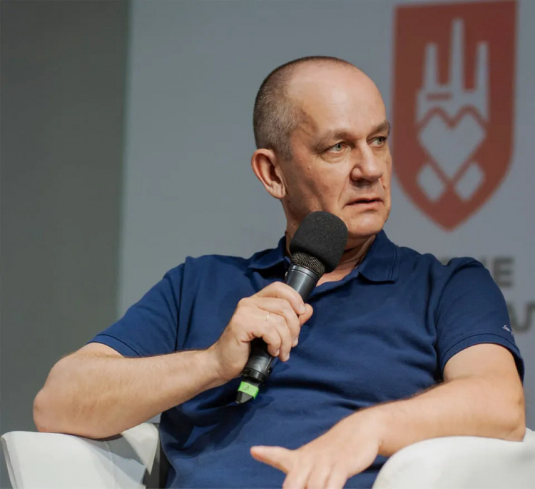 Пережив полон в Оленівці і тепер допомагає ветеранам: поліцейський з Маріуполя став тренером з посттравматичного зростання