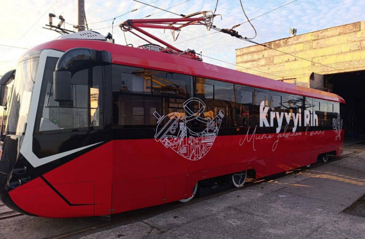Оновлений трамвай - фото управління преси виконкому Криворізької міської ради