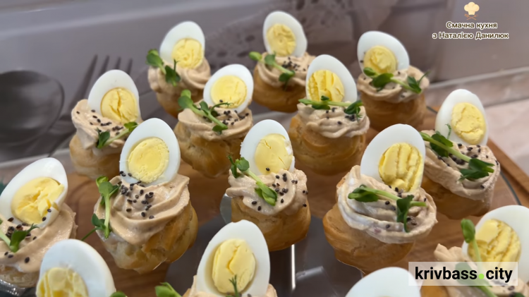 Як приготувати солоні еклери з печінкою тріски вдома - фото скріншот з відео