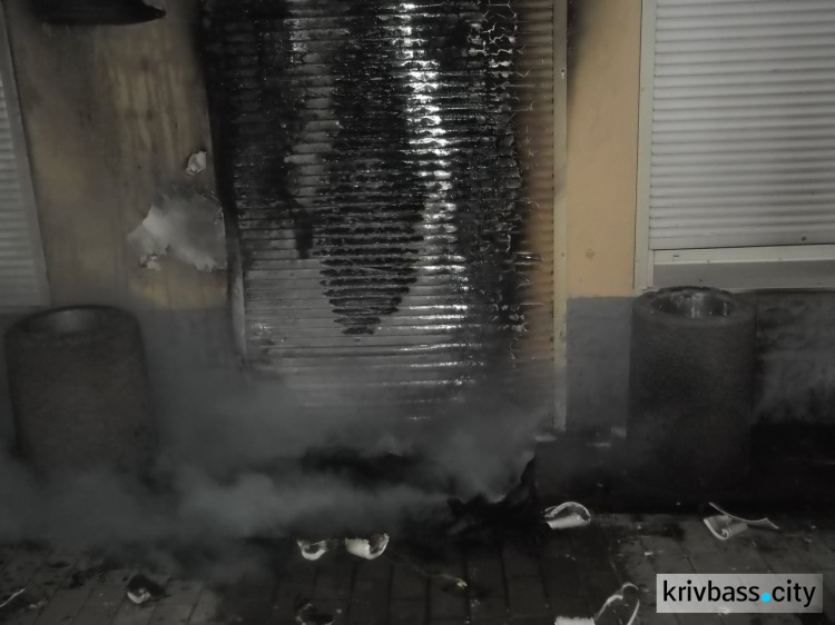Возле офиса «Оппозиционного блока» горели шины (ФОТО)