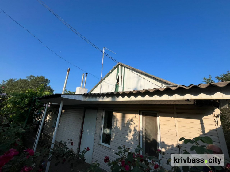 КАБами, "Градами" і безпілотниками росіяни били по громадам на Дніпропетровщині: що відомо про наслідки обстрілів