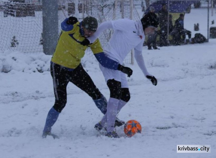 Зимний футбол в Кривом Роге: одноимённая команда вырвалась в лидеры чемпионата (ФОТО)