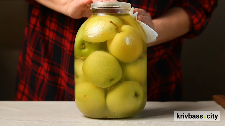 Яблука по-новому: квашення для початківців - фото скріншот з відео