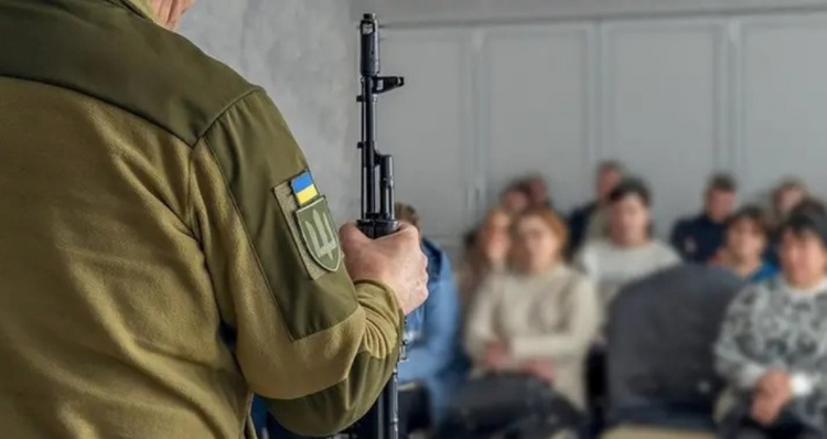 Заняття із підготовки до національного спротиву - фото пресслужби Дніпропетровської ОВА