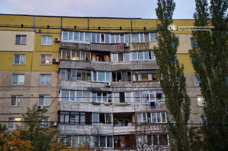 Понад 10 атак за ніч: на Дніпропетровщині пошкоджені будинки й транспортна інфраструктура