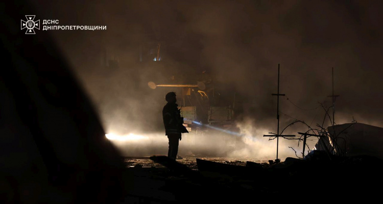 Наслідки російських обстрілів Дніпропетровщини - фото ДСНС Дніпропетровщини