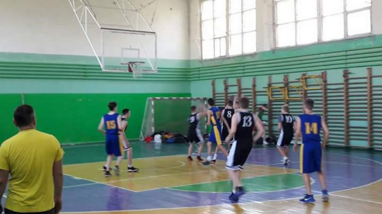 Криворожане с Чемпионата области по баскетболу привезли серебро (ФОТО)