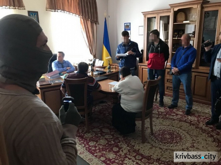 СБУ задержала судей Днепропетровской области во время попытки дать взятку (ФОТО)