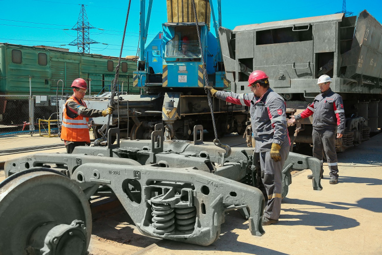 На Інгулецькому ГЗК проводять технічне обслуговування та відновлення локомотивного парку