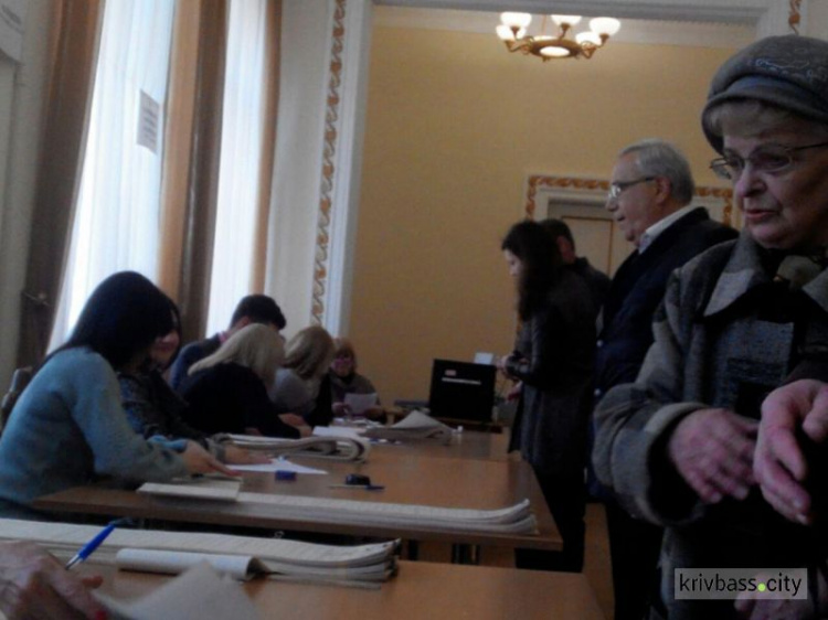 За мир, благополучие и процветание: мэр Кривого Рога проголосовал на выборах президента Украины (фото)