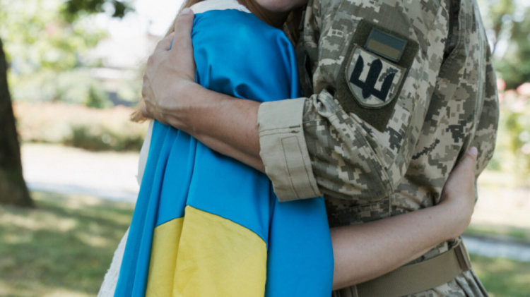 Матері і дружини військових з Кривого Рогу зможуть безкоштовно отримати юридичну допомогу: куди звертатися