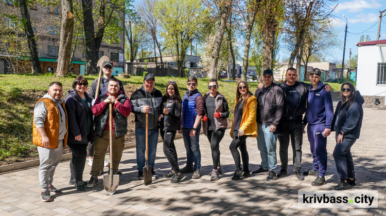 Ініціативна молодь ЦГЗК Метінвесту провела акцію з озеленення міста