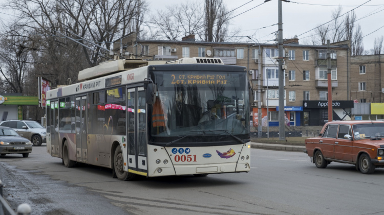 У Кривому Розі перекриють дороги 4 жовтня: причини зупинки транспорту в центрі міста